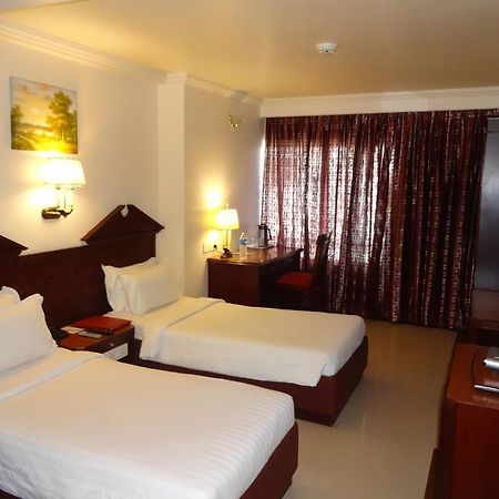 Westway Hotel Kozhikode Exterior foto